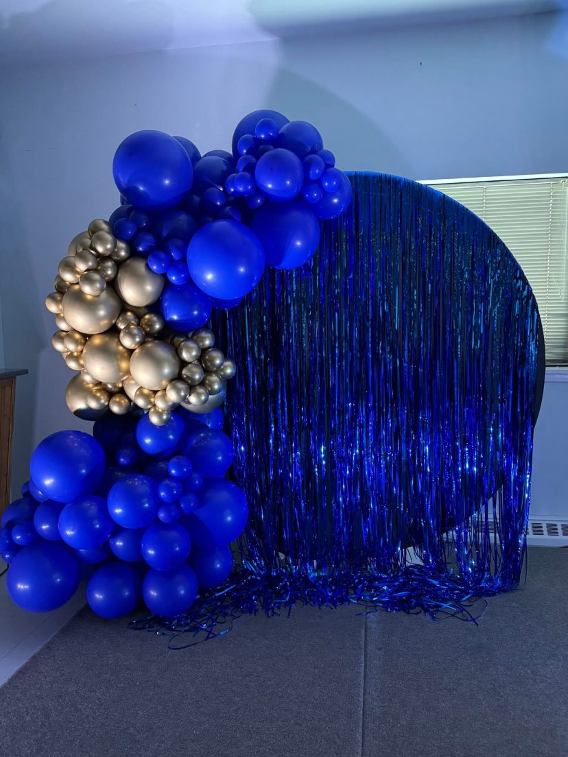 Blue and gold balloons with a round blue backdrop